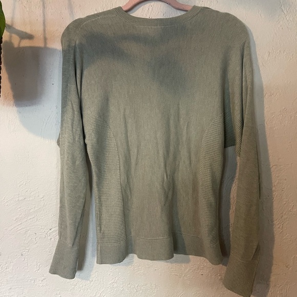 Lululemon Sage green long sleeve - Picture 2 of 5